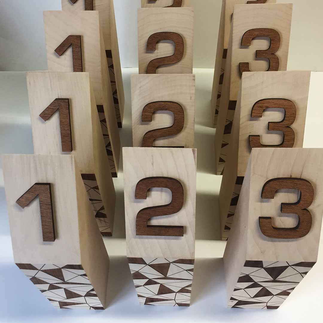 9 trofei in legno massello personalizzati per gara arrampicata