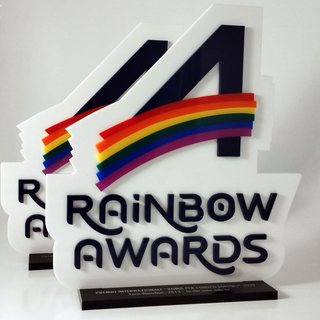 Premio in plexiglass colorato con grafica in rilievo per Premio Internazionale Rainbow Awards.