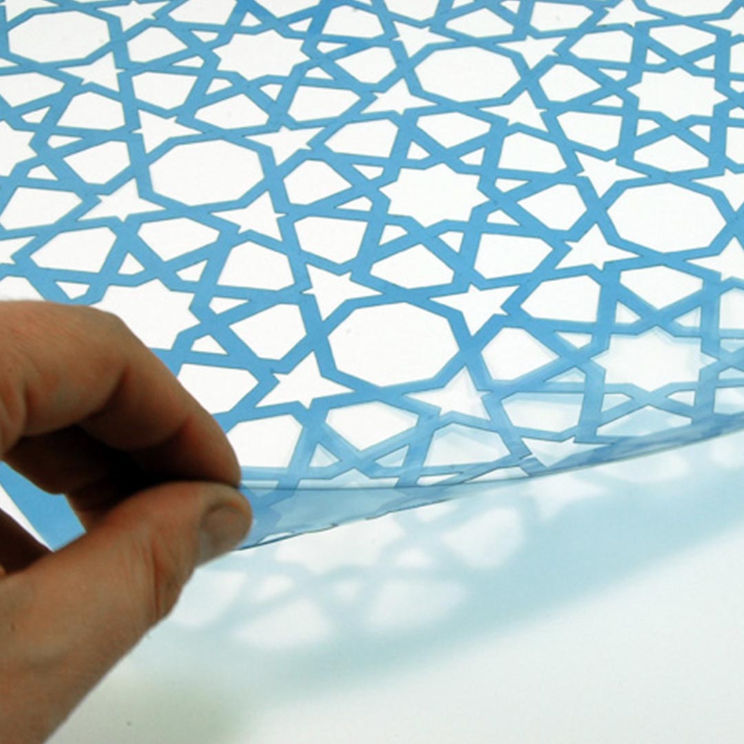 Esempio materiale mylar tagliato con laser per stencil motivo geometrico